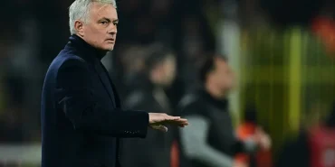 Mourinho_dan_Galatasaray_a_kart_gondermesi_ve_derb_1739737253